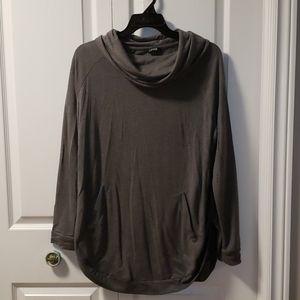 5/$20🕸 cowl neck pocket shirt